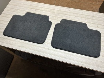 Juego de alfombrillas traseras para conductor y pasajero Suzuki SX4 2007-2013 OEM usadas Foto 1 de 4