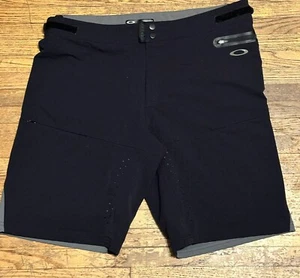 Oakley Performance Fit Cycling Bike MTB Trail Short Size XL - Picture 1 of 6