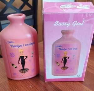 New! Sassy Girl "I Think..Therefore I Am Single " Flask Vase - Picture 1 of 2