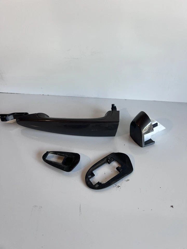 BMW 320i 2013 puerta exterior trasera izquierda Foto 1 de 2