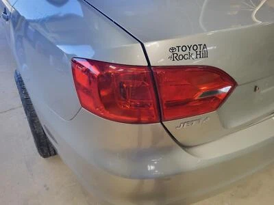 Conjunto de luz trasera izquierda usado se adapta a: Volkswagen Jetta SDN 2013 exc. barrio ciudad Foto 1 de 4