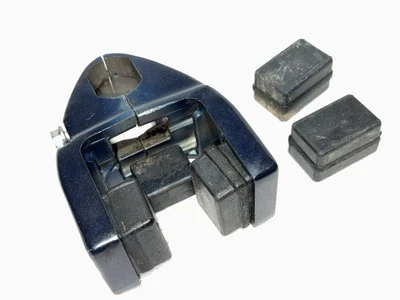 OMC 0324597 Carcasa de montaje inferior con soportes de goma Johnson Evinrude 4 hp - 8 hp Foto 1 de 4