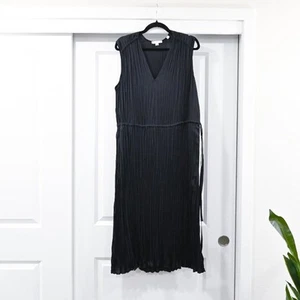 Vince. Vestido midi grande negro plisado satinado abertura - Imagen 1 de 9