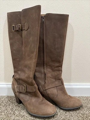 Botas CLARKS salto alto couro marrom fivelas tamanho 7,5 M BOHO chique clássico - Imagem 1 de 4