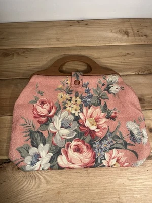 Bolso de tapiz floral vintage bolso de tejer asas de madera CottageCore GrandmaCore Foto 1 de 4