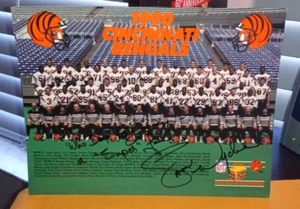 1990 Cincinnati Bengals Team Photo 8 x 10 - Signed by Head Coach Sam Wyche - Picture 1 of 3