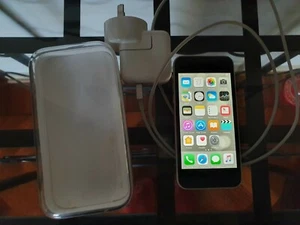 Apple iPhone 5c - 8GB - White (Unlocked) model A1529 very good condition - Picture 1 of 6