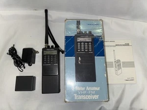 Radio Shack HTX-202 Amateur Radio 2 Meter Handi-Talkie 19-1120 - Zdjęcie 1 z 6
