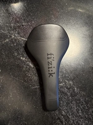 Sillín de bicicleta de montaña Fizik Taiga 135 mm regular 7 x 7 mm CrMo Rail MTB grava Foto 1 de 4