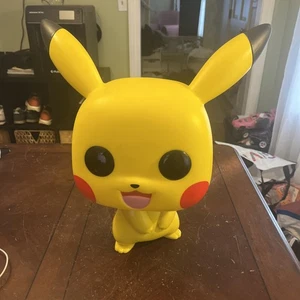 Funko Pop! Vinyl Jumbo 10 Zoll: Pokémon - Pikachu - Zielscheibe (exklusiv) #353 Q33 - Bild 1 von 9