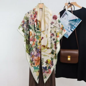 Sciarpa avvolgente Tess 70% cashmere e 30% seta stampa fiori scialle doppio viso 53" - Foto 1 di 9