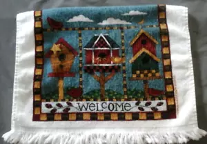 ONE KITCHEN WHITE AND PRINT "WELCOME" HAND TOWEL/DINING/BAR/HOME/TEXTILES - Picture 1 of 3