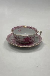 Herend Hungría Té Cup Con Platillo en Rojo Overglaze - Picture 1 of 3