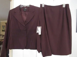 East 5th 2-Piece Burgundy Jacket Skirt Suit Lined Polyester - Size 8 - NWT - Picture 1 of 13