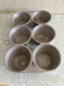 Vintage GRISWOLD’S USA ERIE PA No 1 Cast Aluminum 6 Cup Muffin Popover Pan - Picture 1 of 5