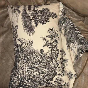 Waverly Garden Room Cream Black French Country Toile Pillows 16 X 11 EUC tassel - Picture 1 of 5