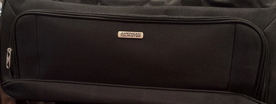 行李箱 American Tourister 随身行李袋带轮子黑色 20 英寸宽 — 第 1/4 张图片