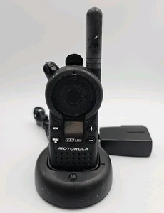 Motorola CLS1110 Two-way Walkie Talkie - Black - For Parts (Faulty Battery) - Zdjęcie 1 z 10