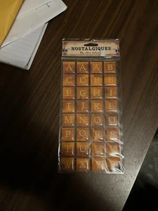 Nostalgiques Dachboden Sammlung Schablone Alphabete Holzstempel Neu in OVP - Bild 1 von 2