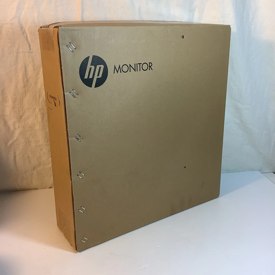 HP LE1711 17 inch Widescreen LCD Monitor - Image 1 of 4