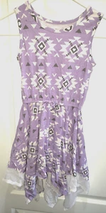 MÄDCHEN lila weiß grau ÄRMELLOSES SOMMERKLEID Größe 6X voller Rock unten spielen - Bild 1 von 1