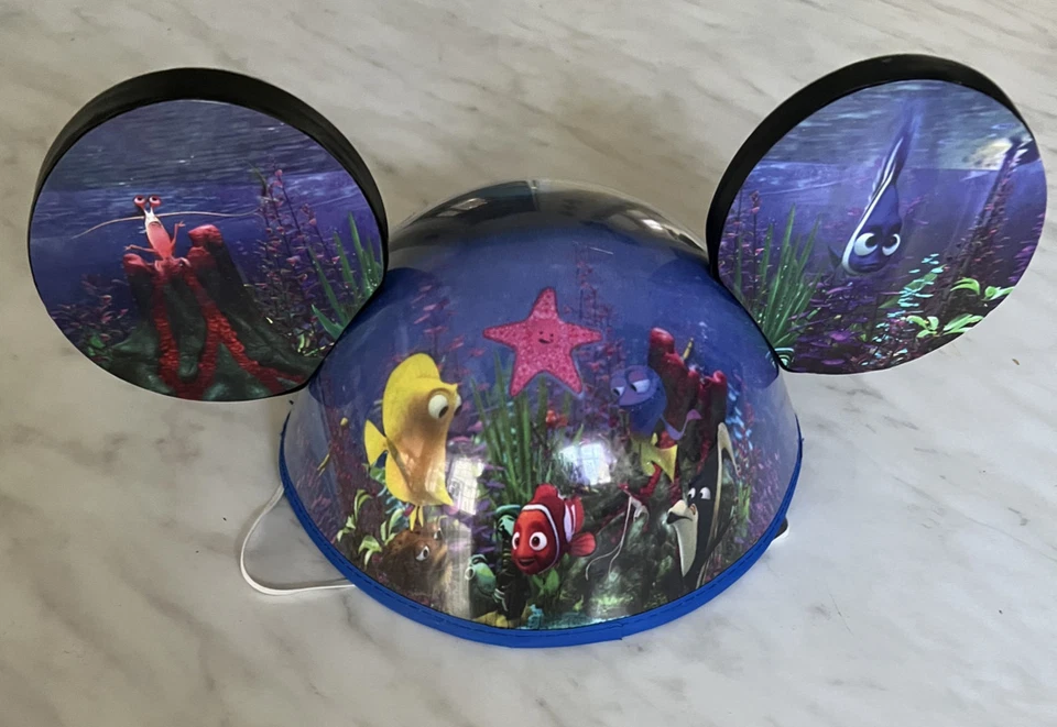 Orelhas aposentadas do Mickey Mouse Disney/Pixar Procurando Nemo com motivo oceano marinho - Imagem 1 de 4