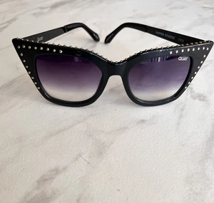 Gafas de sol Quay x Saweetie Collab Harper con tachuelas en negro/desvanecimiento Coachella - Imagen 1 de 5