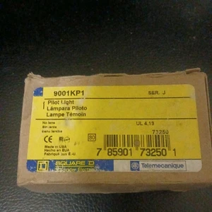 Square D 9001-KP1 Pilot Light. 9001-KM1 - Picture 1 of 4