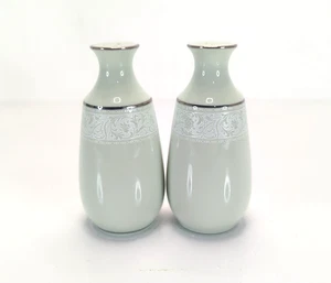 Juego de coctelera de sal y pimienta de filigrana Noritake hecha en Japón 4,25" altura usada - Imagen 1 de 15