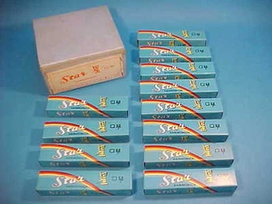 VINTAGE 12 HARMONICAS en RETAIL BOX * STAR * RED CHINA UC014 * ca 1970's - Imagen 1 de 11