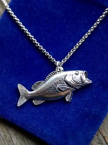 Großmaulbarsch Silber Zinn Anhänger Halskette, Fisch Angeln Angler Angeln - Bild 1 von 3