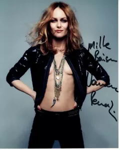 Vanessa Paradis signiertes 8x10 Foto mit Hologramm COA - Bild 1 von 2