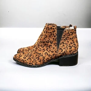 NEW (w/tag) BAR III "Gabby" Leopard Animal Print Almond Toe Slip-On Boots 7.5. - Picture 1 of 11