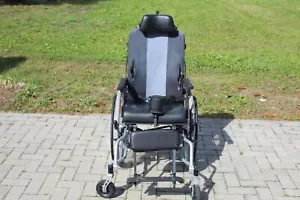 Berollka-aktiv Pflegerollstuhl/Multifunktionsrollstuhl SB:42cm bis:120kg - Bild 1 von 12