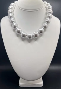 Vintage RICHELIEU Luminous Gray Pearly 18mm Bead Strand Necklace 16.5” - 19” - Picture 1 of 5