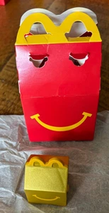 NUEVO 2025 McDonalds Lil’ McDonald’s Happy Meal Juguete #21 - DORADO HAPPY FOOD - Imagen 1 de 2