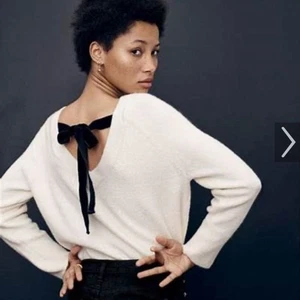 J. Cremefarbener Pullover mit Rundhalsausschnitt und schwarzem Samt zum Binden S - Bild 1 von 7