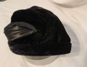 Vintage 1960's Women's Velvet Hat Black Fascinator Velvet and Satin - Picture 1 of 5