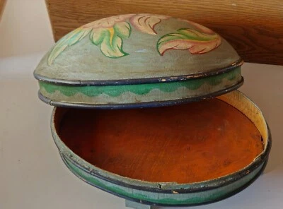 Primitive folk art painted box Egg Shape - Image 1 of 4