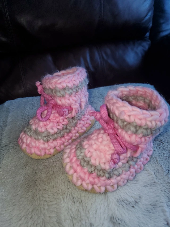 Вязаная розовый младенца ботинок размер 3/4 вязаный ручной работы милый и теплый - Изображение 1 из 4