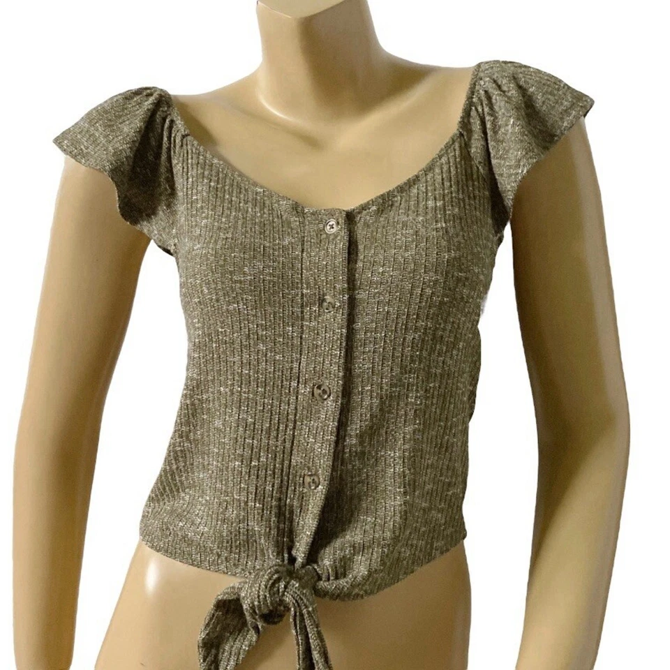 Camisa corta con botones delanteros manga gorra verde talla mediana casi famosa para mujer Foto 1 de 4