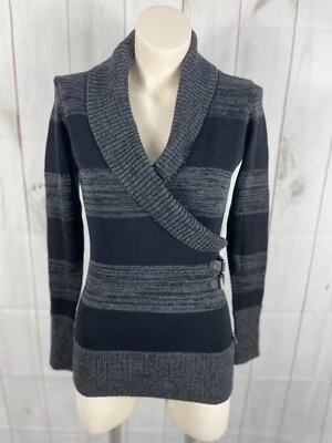 Nuevo con etiquetas Suéter Guess Negro Gris Rayas Alisia Chal Cuello Hebilla Manga Larga - S Foto 1 de 4