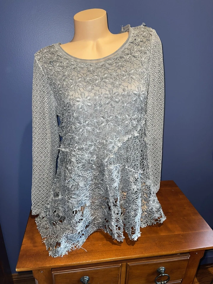 Fairycore Gremlincore FERATELLI BOUTIQUE Womens S Top Boho Gray Floral Lace 1535 - Image 1 of 4
