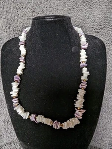 Collar con astillas de concha púrpura blanca - Imagen 1 de 2