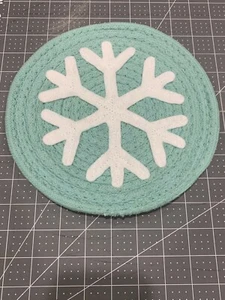 New 9" Round Trivet Pot Holder with Primitive Snowflake - Picture 1 of 1