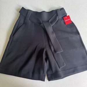 NWT Spanx AirEssentials Bermuda Short 8” Women’s Small Very Black - Bild 1 von 4