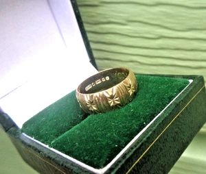 Ehering 9 kt Gold gemustert Band HM 1976 London Größe J bis K Gelbgold - Bild 1 von 6