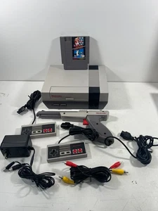 Nintendo NES Konsole Bundle Super Mario Duck/Jagdkabel Zapper 2 Controller - Bild 1 von 23