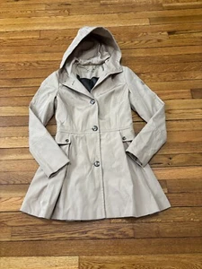 Trench donna Calvin Klein taglia XS beige con cappuccio bottoni plissettato svasato - Foto 1 di 9