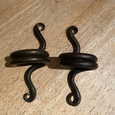 Anillos de servilletas de hierro forjado a mano - Juego de 2 - Metal de hierro fundido de colección remolino rústico granja Foto 1 de 4